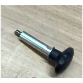 Festebolt m/handmutter for  feste snik trommel til fiskehjulet.