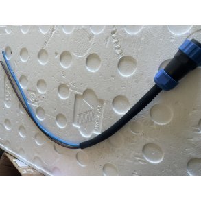 Ledning med hann kontakt som er p inngangen til Olsenblokk