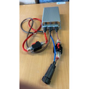 Omformer (Ny type)12V-24V, 42A, 1006W til Profisher m/sikringer. + kontakt for kobling mot kabel.